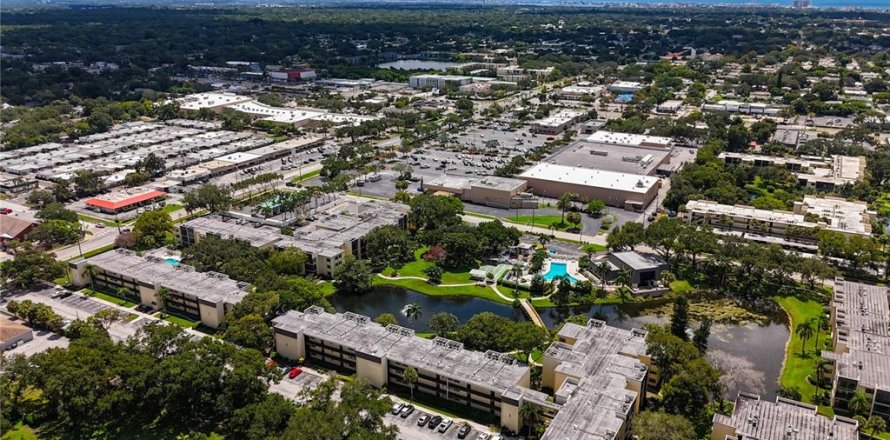 Condo in Largo, Florida, 2 bedrooms  № 1690146