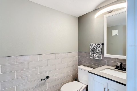 Condo in Largo, Florida, 2 bedrooms  № 1690146 - photo 22