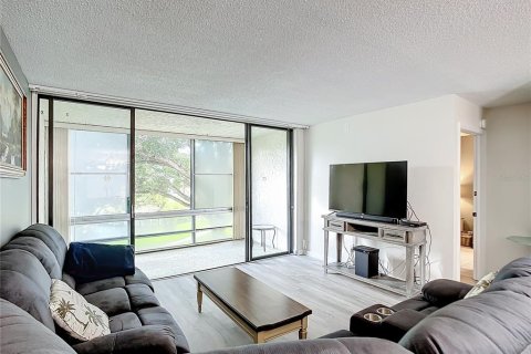 Condo in Largo, Florida, 2 bedrooms  № 1690146 - photo 12