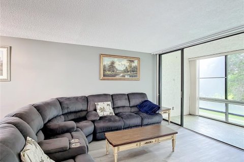 Condo in Largo, Florida, 2 bedrooms  № 1690146 - photo 13