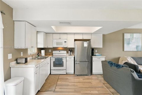 Villa ou maison à louer à Cape Coral, Floride: 2 chambres № 2388059 - photo 6