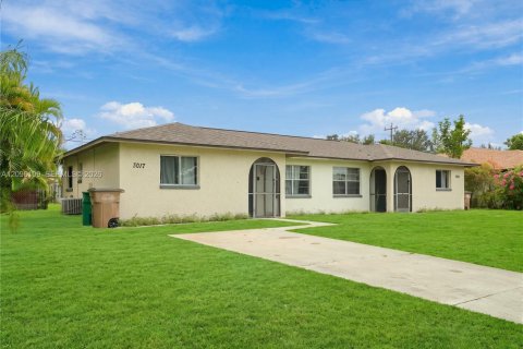 Villa ou maison à Cape Coral, Floride 2 chambres № 2388059