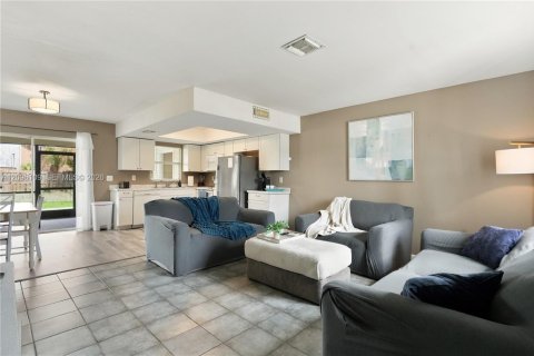 Villa ou maison à louer à Cape Coral, Floride: 2 chambres № 2388059 - photo 3