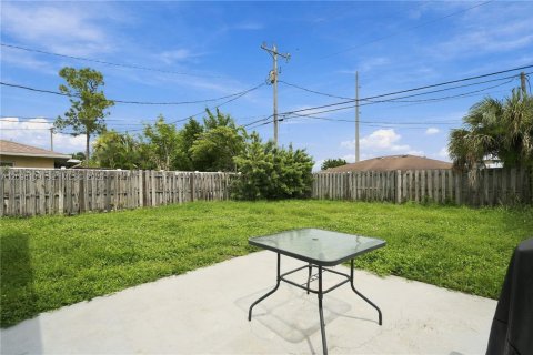 Villa ou maison à louer à Cape Coral, Floride: 2 chambres № 2388059 - photo 14