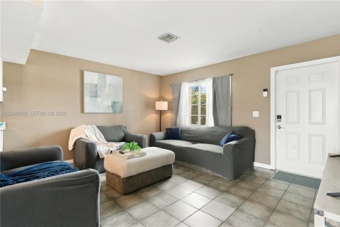 Villa ou maison à louer à Cape Coral, Floride: 2 chambres № 2388059 - photo 2