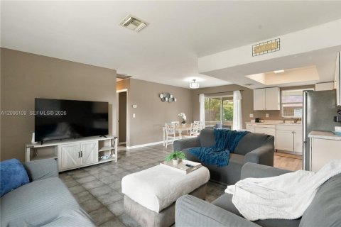 Villa ou maison à louer à Cape Coral, Floride: 2 chambres № 2388059 - photo 4