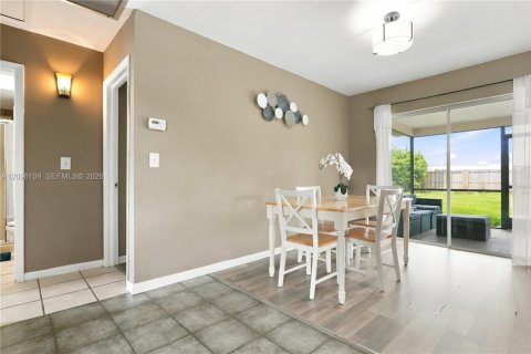 Villa ou maison à louer à Cape Coral, Floride: 2 chambres № 2388059 - photo 5