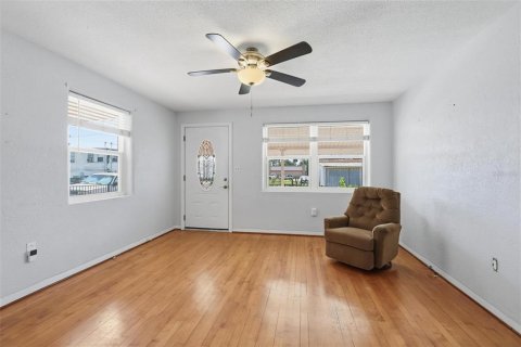 Commercial property in Edgewater, Florida 114.27 sq.m. № 2393410 - photo 9