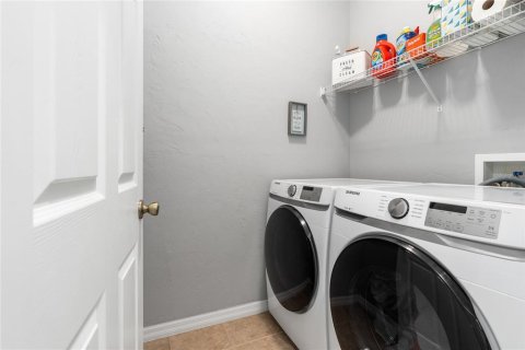 Casa en venta en Gainesville, Florida, 4 dormitorios, 218.41 m2 № 1650559 - foto 19