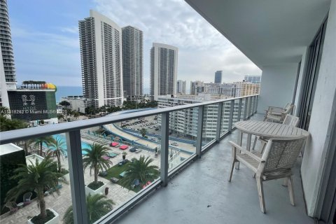 Condo in Hollywood, Florida, 2 bedrooms  № 1756474 - photo 13