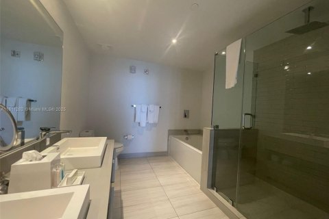 Condo in Hollywood, Florida, 2 bedrooms  № 1756474 - photo 8