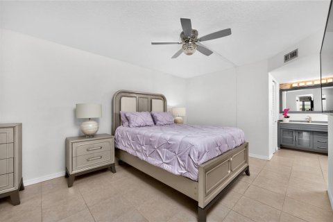 Condo in Punta Gorda, Florida, 2 bedrooms № 2103536 - photo 15