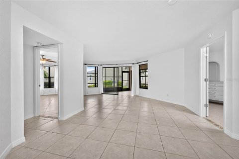 Condo in Punta Gorda, Florida, 2 bedrooms № 2103536 - photo 9
