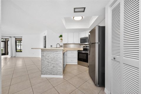 Condo in Punta Gorda, Florida, 2 bedrooms № 2103536 - photo 12