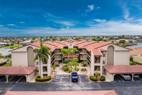 Condominio en Punta Gorda, Florida, 2 dormitorios  № 2103536