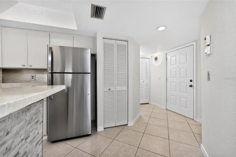 Condo in Punta Gorda, Florida, 2 bedrooms № 2103536 - photo 11