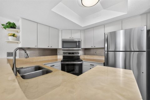 Condo in Punta Gorda, Florida, 2 bedrooms № 2103536 - photo 13