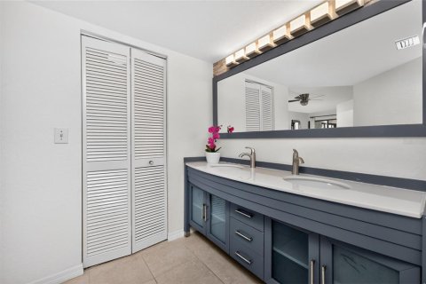 Condo in Punta Gorda, Florida, 2 bedrooms № 2103536 - photo 19