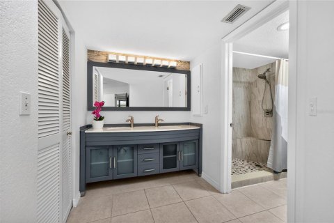 Condo in Punta Gorda, Florida, 2 bedrooms № 2103536 - photo 17