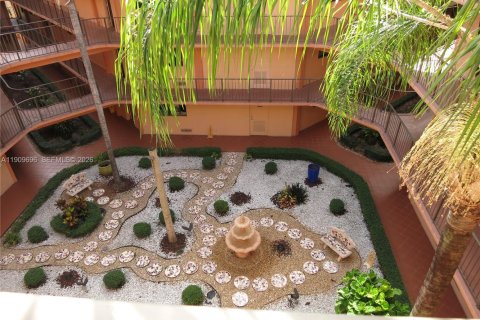 Condominio en alquiler en Miami, Florida, 3 dormitorios, 96.62 m2 № 1965377 - foto 19