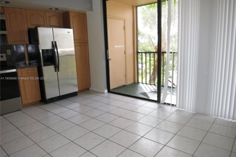 Condominio en alquiler en Miami, Florida, 3 dormitorios, 96.62 m2 № 1965377 - foto 9