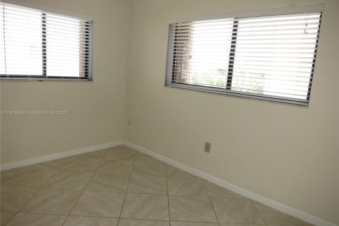 Condominio en alquiler en Miami, Florida, 3 dormitorios, 96.62 m2 № 1965377 - foto 14