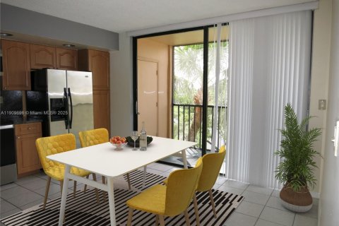 Condominio en alquiler en Miami, Florida, 3 dormitorios, 96.62 m2 № 1965377 - foto 8