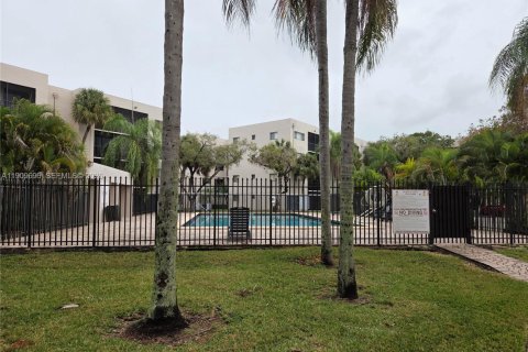 Condominio en alquiler en Miami, Florida, 3 dormitorios, 96.62 m2 № 1965377 - foto 20