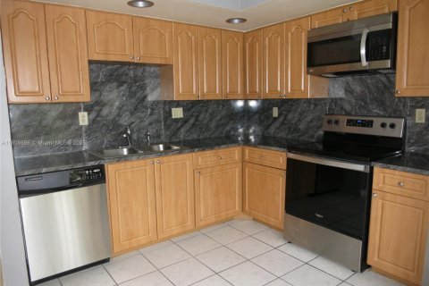 Condominio en alquiler en Miami, Florida, 3 dormitorios, 96.62 m2 № 1965377 - foto 6