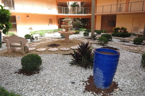 Condominio en alquiler en Miami, Florida, 3 dormitorios, 96.62 m2 № 1965377 - foto 17