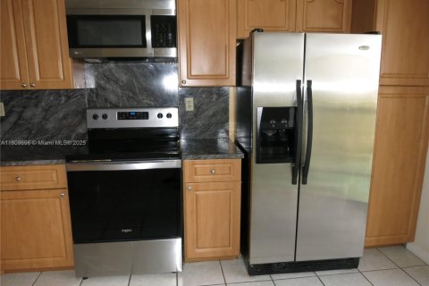 Condominio en alquiler en Miami, Florida, 3 dormitorios, 96.62 m2 № 1965377 - foto 7