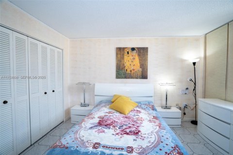 Condominio en alquiler en Hallandale Beach, Florida, 2 dormitorios, 102.19 m2 № 2054775 - foto 5