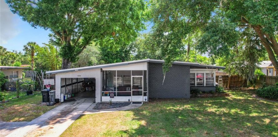 House in Sanford, Florida 3 bedrooms, 135.45 sq.m. № 1866603