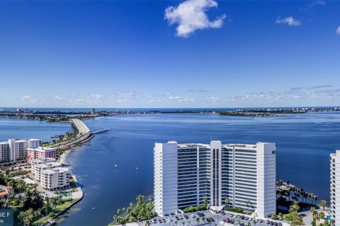 Condo in Sarasota, Florida, 4 bedrooms  № 1773807 - photo 1