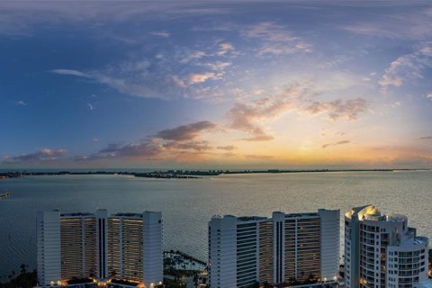 Condo in Sarasota, Florida, 4 bedrooms  № 1773807 - photo 2