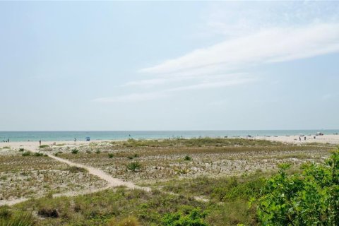 Immobilier commercial à vendre à Treasure Island, Floride: 6 chambres, 282.14 m2 № 2371026 - photo 22