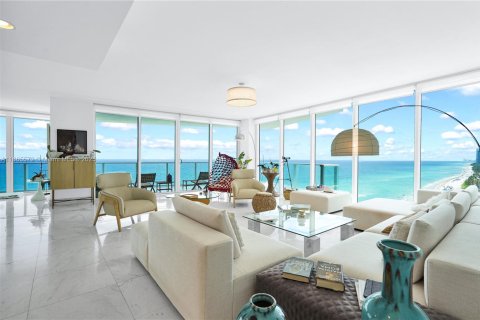 Condominio en Hollywood, Florida, 4 dormitorios  № 2079721