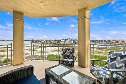 Condo in Tierra Verde, Florida, 3 bedrooms № 2403349 - photo 26