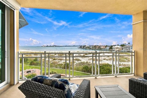Condo in Tierra Verde, Florida, 3 bedrooms № 2403349 - photo 25