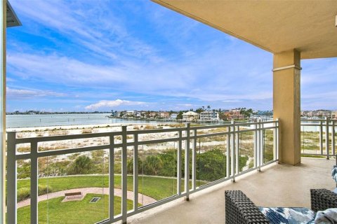 Condo in Tierra Verde, Florida, 3 bedrooms № 2403349 - photo 29