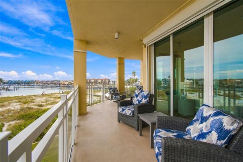Condo in Tierra Verde, Florida, 3 bedrooms № 2403349 - photo 28