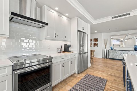 Condo in Tierra Verde, Florida, 3 bedrooms № 2403349 - photo 17