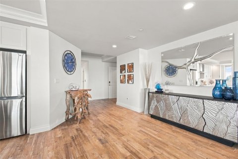 Condo in Tierra Verde, Florida, 3 bedrooms № 2403349 - photo 11