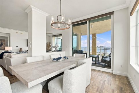 Condo in Tierra Verde, Florida, 3 bedrooms № 2403349 - photo 19