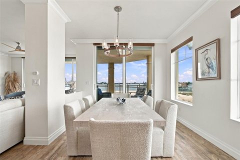 Condo in Tierra Verde, Florida, 3 bedrooms № 2403349 - photo 18