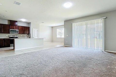 House in Clermont, Florida 5 bedrooms, 243.59 sq.m. № 2106984 - photo 2