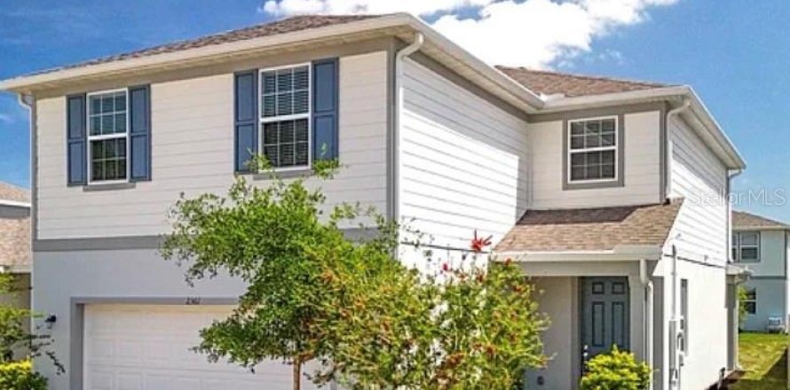 House in Clermont, Florida 5 bedrooms, 243.59 sq.m. № 2106984