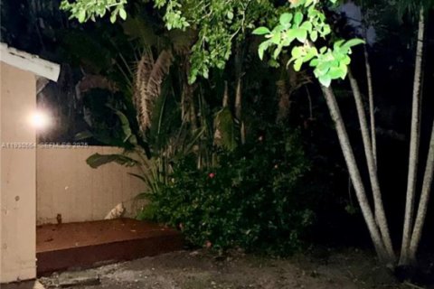 Casa en alquiler en Fort Lauderdale, Florida, 2 dormitorios, 144.37 m2 № 1989880 - foto 16