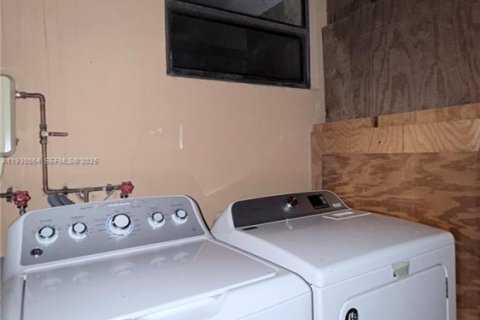 Casa en alquiler en Fort Lauderdale, Florida, 2 dormitorios, 144.37 m2 № 1989880 - foto 15