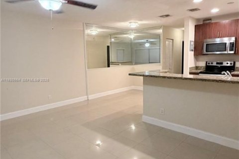 Casa en alquiler en Fort Lauderdale, Florida, 2 dormitorios, 144.37 m2 № 1989880 - foto 13